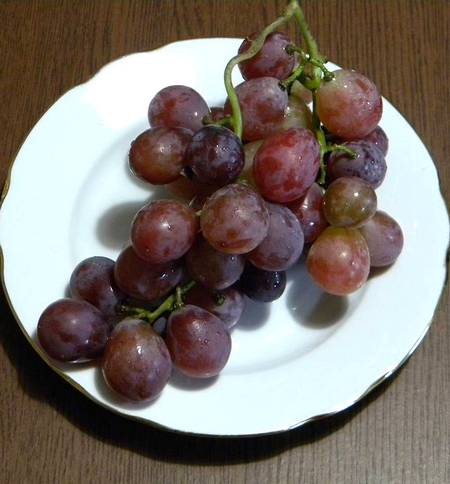 гроздь сорта винограда Аки Куин